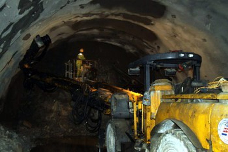 Thi c&ocirc;ng dự &aacute;n hầm ĐB Đ&egrave;o Cả