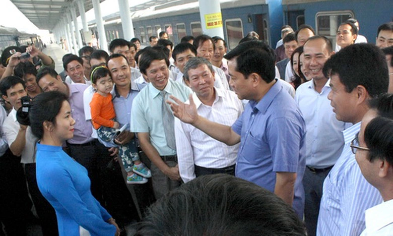 Bộ trưởng n&oacute;i người d&acirc;n đ&atilde; cảm nhận được sự chuyển biến của đường sắt nhưng vẫn cần phải l&agrave;m tốt hơn nữa