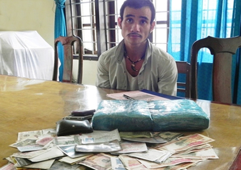 Đối tượng Ph&aacute;p c&ugrave;ng to&agrave;n bộ tang vật