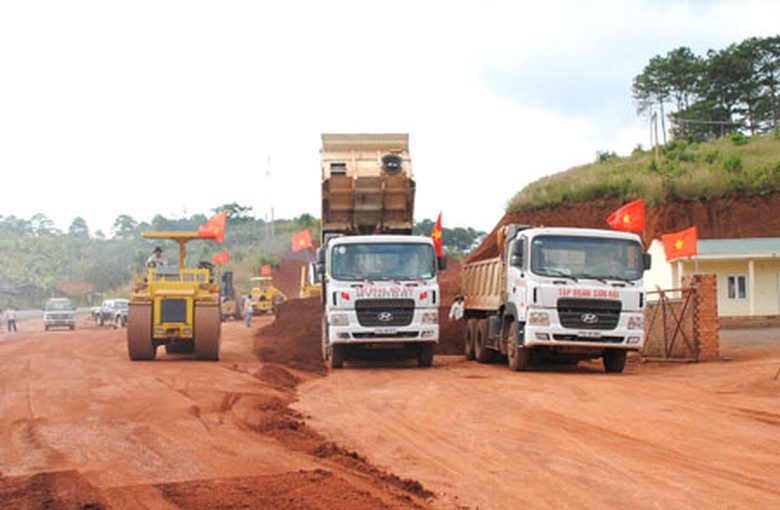 C&aacute;c nh&agrave; thầu tăng tốc thi c&ocirc;ng QL14 sau m&ugrave;a mưa