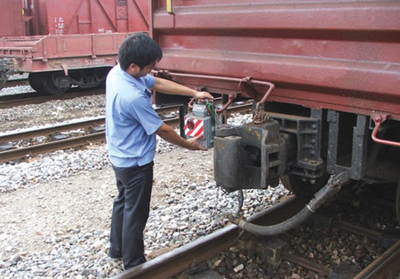 Lắp đặt thiết bị đu&ocirc;i t&agrave;u h&agrave;ng