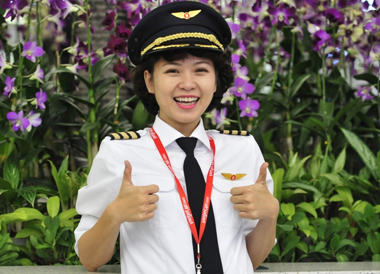 nữ phi c&ocirc;ng của Vietjet Air