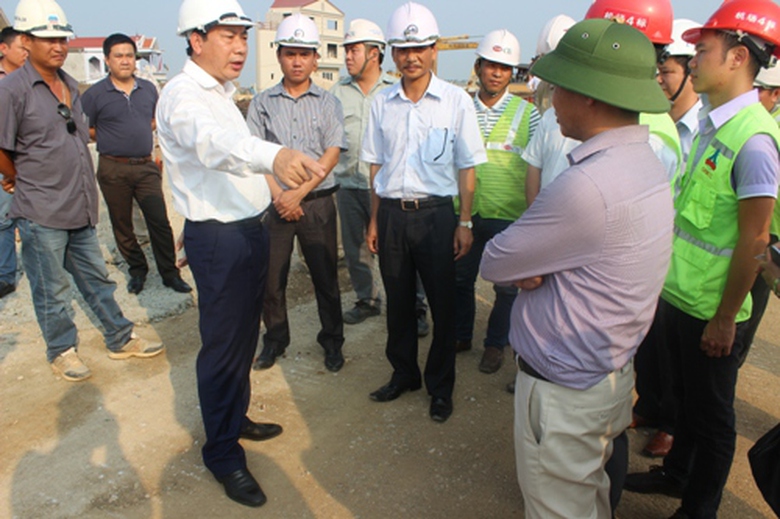 Thứ trưởng Nguyễn Hồng Trường trực tiếp kiểm tra hai dự &aacute;n chiều 21/10