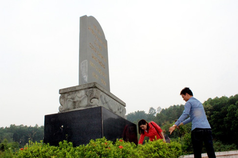 Bia ghi dấu nơi đầu ti&ecirc;n Bộ C&ocirc;ng ch&iacute;nh v&agrave; Giao th&ocirc;ng, nay l&agrave; Bộ GTVT đặt trụ sở l&agrave;m việc (giai đoạn 1947 - 1954)