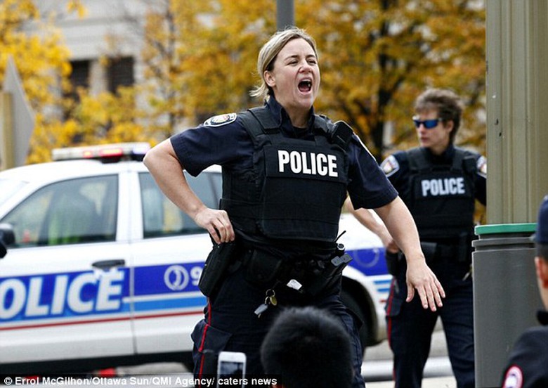 Cảnh s&aacute;t phong toả to&agrave; nh&agrave; Quốc hội