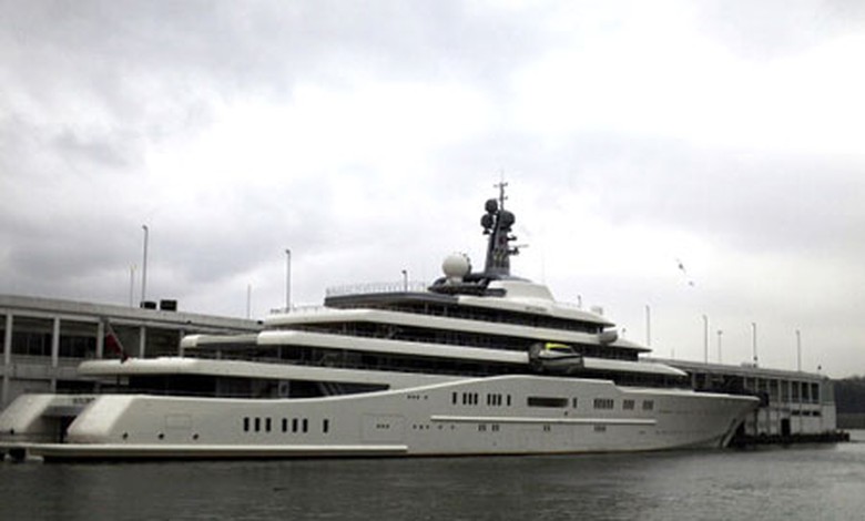 To&agrave;n cảnh chiếc du thuyền Eclipse