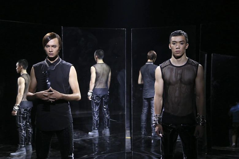 Hơn thế nữa, th&ocirc;ng điệp của h&igrave;nh hiệu năm nay c&ograve;n c&oacute; &yacute; nghĩa, sau qu&aacute; tr&igrave;nh t&igrave;m kiếm, đ&agrave;o tạo v&agrave; r&egrave;n luyện trong chương tr&igrave;nh Vietnam&rsquo;s Next Top Model sẽ l&agrave; một thế hệ người mẫu đầy tiềm năng của l&agrave;ng thời trang Việt tiếp tục được t&igrave;m kiếm v&agrave; tỏa s&aacute;ng. 