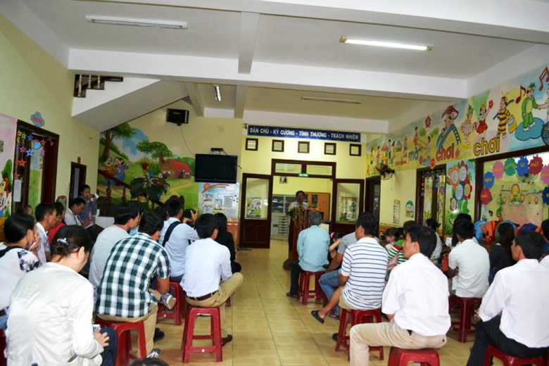 Cuộc họp đối thoại giữa ch&iacute;nh quyền địa phương v&agrave; phụ huynh diễn ra chiều 24/10.