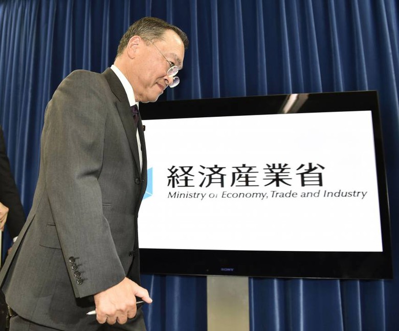 &Ocirc;ng Yoichi Miyazawa trong buổi họp b&aacute;o ng&agrave;y 23/10