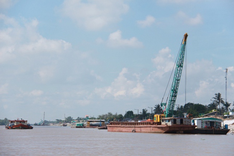 Việc tăng cường gấp 4 lần c&aacute;c mũi thi c&ocirc;ng đ&atilde; đẩy nhanh tiến độ dự &aacute;n k&ecirc;nh Chợ Gạo so với kế hoạch