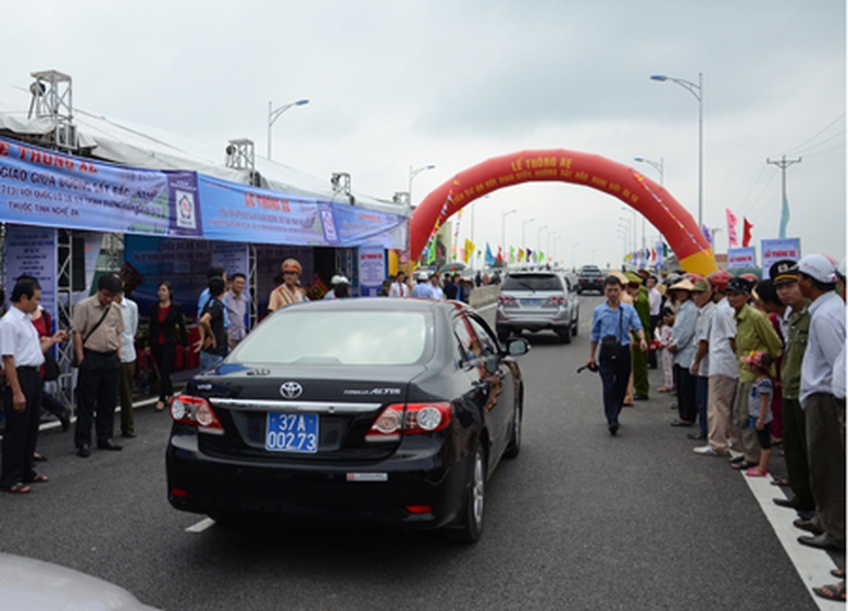 Cầu vượt QL1 với đường sắt Bắc - Nam về đ&iacute;ch sớm 2 th&aacute;ng