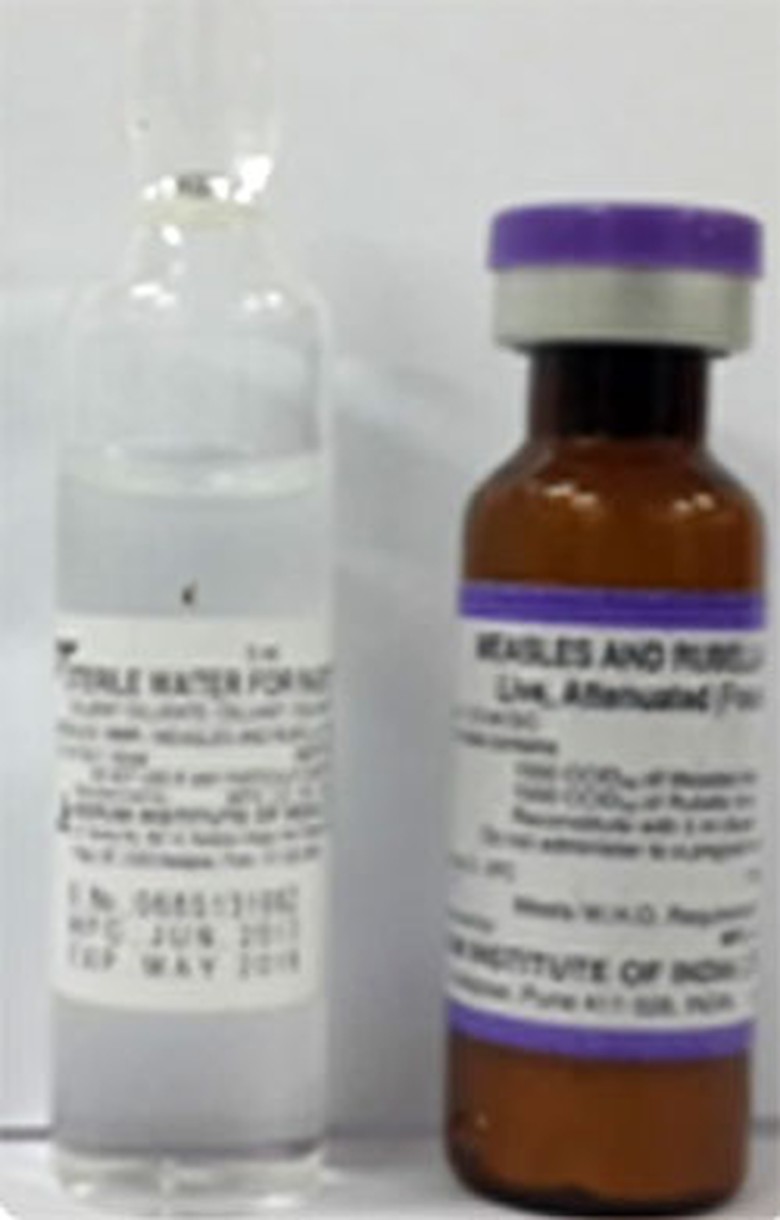 Lọ văcxin sởi-rubella v&agrave; lọ dung m&ocirc;i