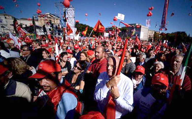  Tổng Li&ecirc;n đo&agrave;n Lao động Italy (CGIL) dẫn đầu 1 triệu người biểu t&igrave;nh phản đối Thủ tướng Matteo Renzi
