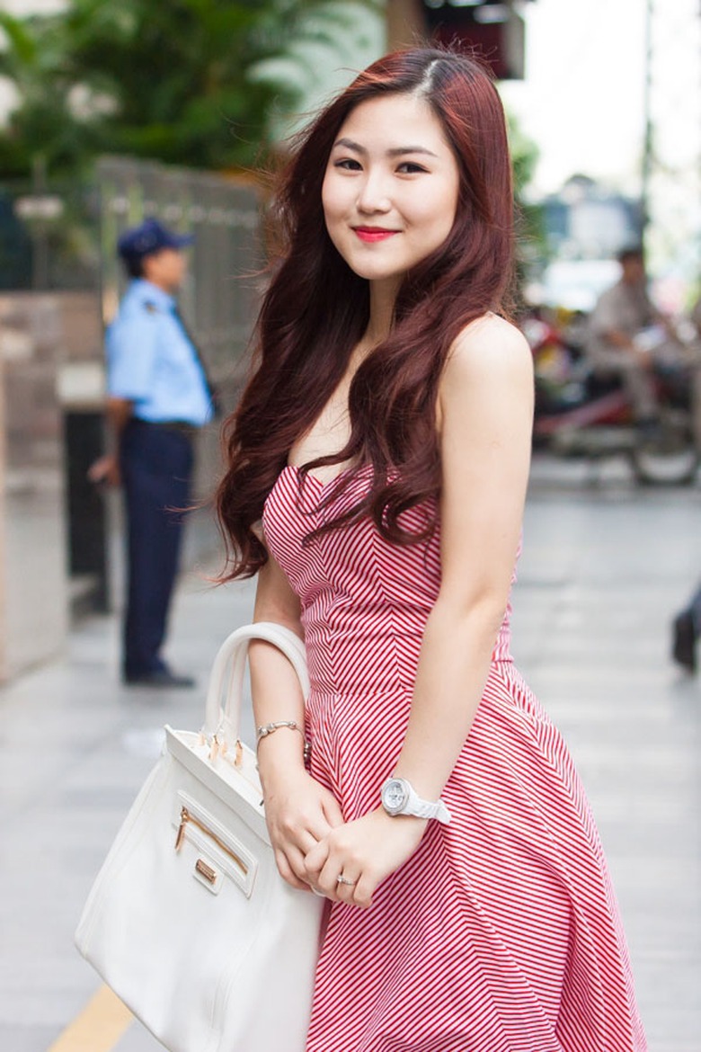 Hương Tr&agrave;m 2 lần bị n&eacute;m đ&aacute;