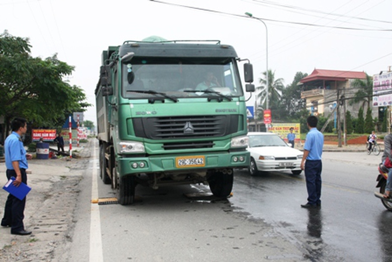 Một loạt xe Howo bị kiểm tra 