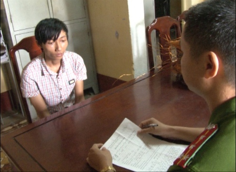 Đ&ocirc;́i tượng Tr&acirc;̀n Nh&acirc;̣t Duy tại cơ quan C&ocirc;ng an