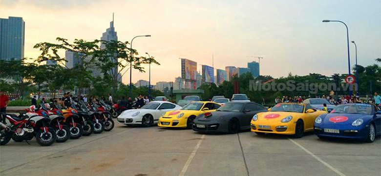 D&agrave;n si&ecirc;u xe trong đ&aacute;m cưới Thu Thuỷ