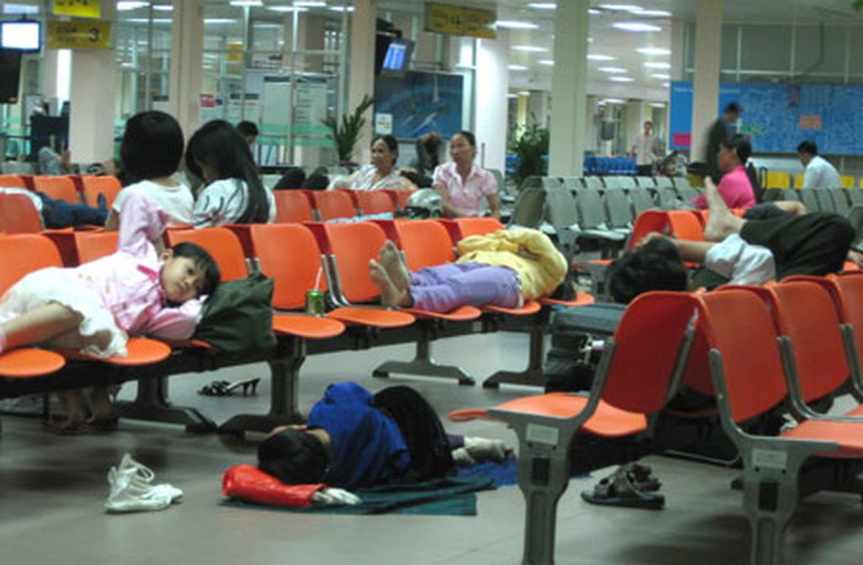 Việc chậm, hủy chuyến l&agrave; vi phạm hợp đồng vận chuyển, v&igrave; vậy h&agrave;nh kh&aacute;ch c&oacute; quyền đ&ograve;i bồi thường thiệt hại Ảnh: TK