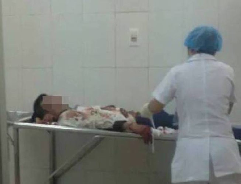 Nam bệnh nh&acirc;n bị c&ocirc;n đồ h&agrave;nh hung ngay trong bệnh viện