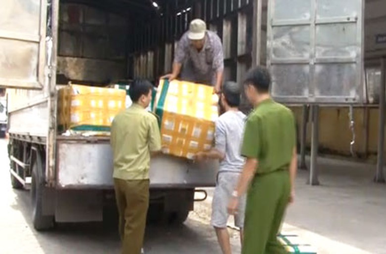 L&ocirc; h&agrave;ng sụn g&agrave; bị bắt giữ 