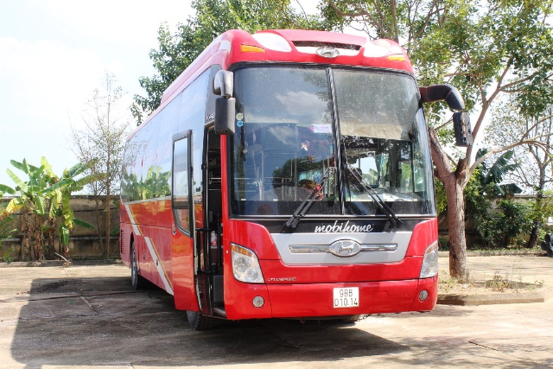 Xe &ocirc; t&ocirc; kh&aacute;ch mang BKS 98B-101.14 