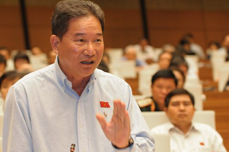 Đại biểu Nguyễn Anh Sơn, đo&agrave;n Nam Định ph&aacute;t biểu s&aacute;ng 6/11