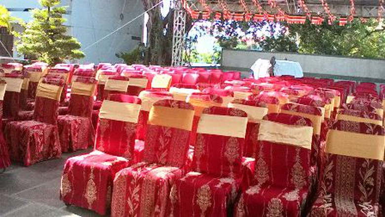 500 ghế ngồi d&agrave;nh cho đại biểu Vip tr&ecirc;n s&acirc;n khấu