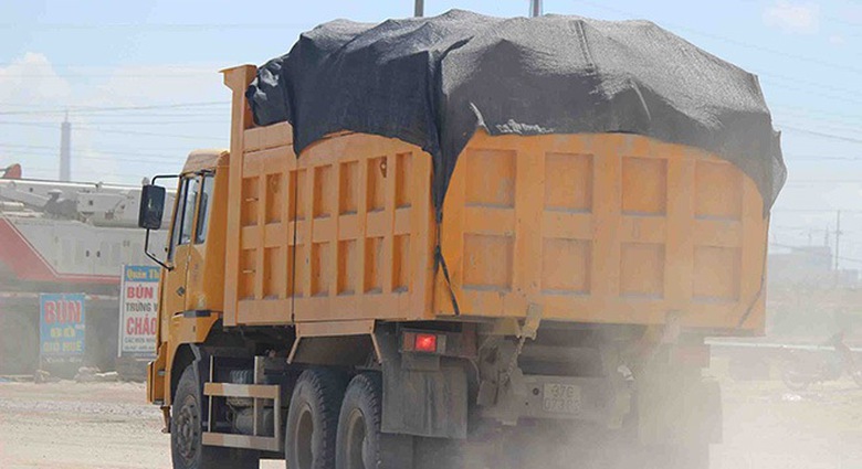 Sự thiếu quyết liệt của cơ quan chức năng khiến t&igrave;nh trang xe chở đ&aacute;, VLXD qu&aacute; tải