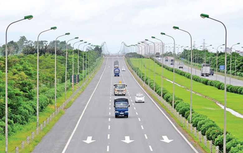 Những c&ocirc;ng tr&igrave;nh của ng&agrave;nh GTVT cho cả cộng đồng sử dụng n&ecirc;n thuận lợi hơn trong việc thu h&uacute;t vốn đầu tưẢnh: K.Linh