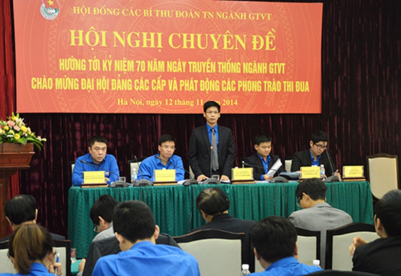 Đồng ch&iacute; Phạm Minh Hiếu, B&iacute; thư Đo&agrave;n Thanh ni&ecirc;n Bộ GTVT tiếp nhận những đ&oacute;ng g&oacute;p của c&aacute;c đo&agrave;n cơ sở trong c&ocirc;ng t&aacute;c thanh ni&ecirc;n 