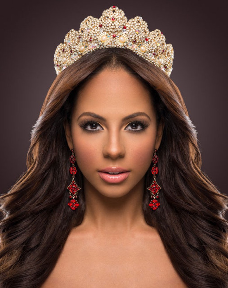 Vẻ đẹp Latin c&agrave;ng ngắm c&agrave;ng cuốn h&uacute;t của Valerie Hernandez