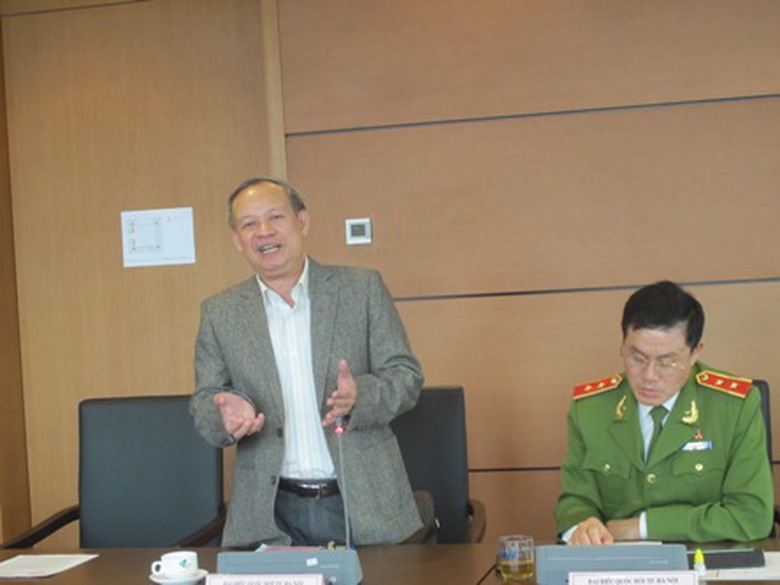 &Ocirc;ng Đinh Xu&acirc;n Thảo ph&aacute;t biểu thảo luận tại tổ chiều 12/11