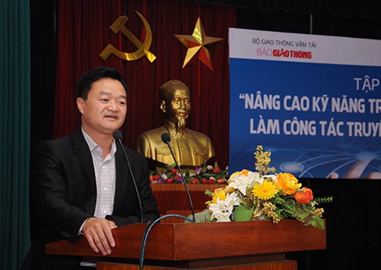 &Ocirc;ng Nguyễn B&aacute; Ki&ecirc;n, Tổng Bi&ecirc;n tập B&aacute;o Giao th&ocirc;ng ph&aacute;t biểu khai mạc hội thảo