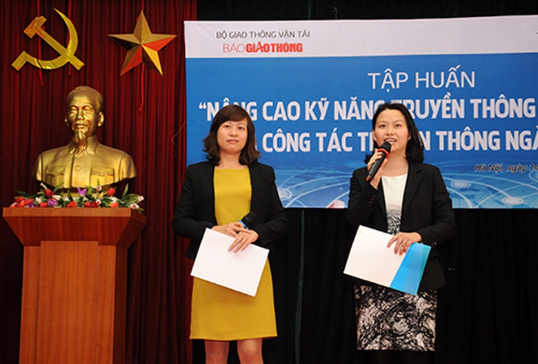 Học vi&ecirc;n Nguyễn Như Lam v&agrave; L&ecirc; Thị Th&uacute;y Hoa (c&ugrave;ng c&ocirc;ng t&aacute;c tại Tedi) n&oacute;i về những mặt mạnh yếu của m&igrave;nh khi tiếp x&uacute;c với vấn đề khủng hoảng truyền th&ocirc;ng