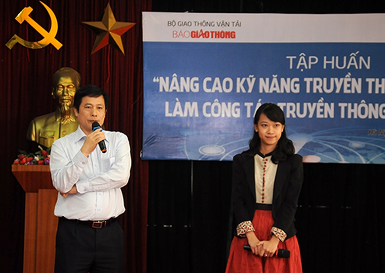 Anh Đỗ Đức Tiến, Cục ph&oacute; Cục H&agrave;ng hải VN trao đổi về phương ph&aacute;p quản l&yacute; v&agrave; cung cấp th&ocirc;ng tin cho b&aacute;o ch&iacute;