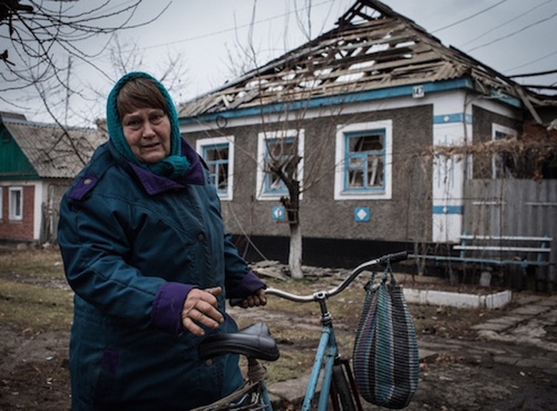 Một ng&ocirc;i nh&agrave; ở thị trấn Slvayanoserbsk (Luhansk) bị ph&aacute; huỷ
