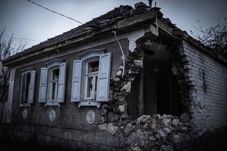 Theo b&aacute;o c&aacute;o của OSCEOSCE, ri&ecirc;ng tại Luhansk, c&oacute; tới hơn 2.400 ng&ocirc;i nh&agrave; cần phải tu sửa sau c&aacute;c trận giao tranh 