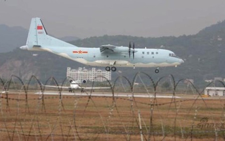 M&aacute;y bay vận tải Y-9 Trung Quốc đến Triển l&atilde;m h&agrave;ng kh&ocirc;ng Chu Hải 2014