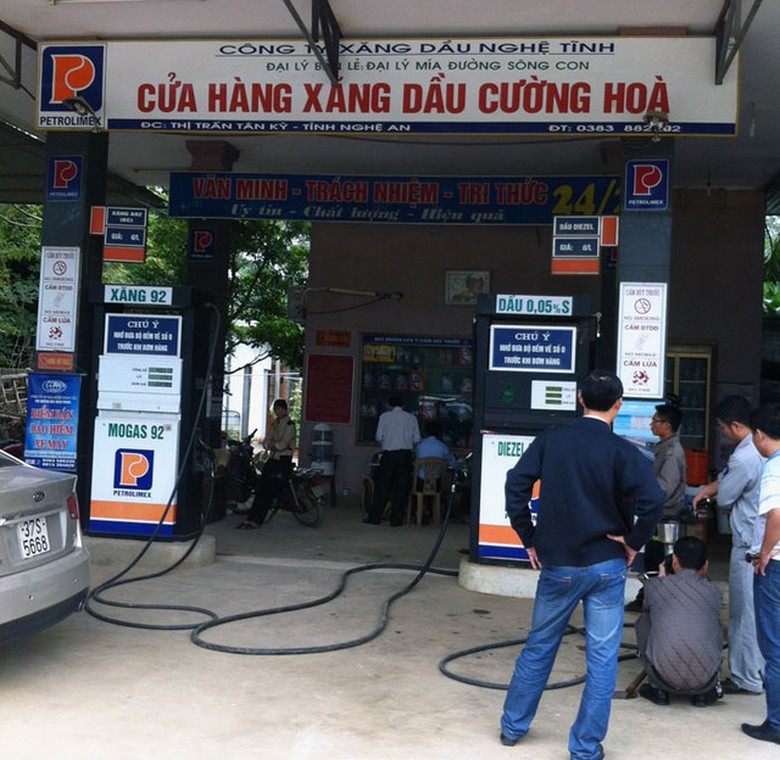Cửa h&agrave;ng xăng dầu Cường H&ograve;a (x&atilde; Kỳ T&acirc;n, T&acirc;n Kỳ) sử dụng ch&iacute;p giả bị cơ quan chức năng ph&aacute;t hiện với sai số 5,5%.