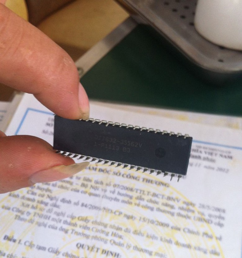 Một con ch&iacute;p giả được c&aacute;c cửa h&agrave;ng xăng dầu tư nh&acirc;n sử dụng để ăn cắp xăng dầu b&aacute;n ra cho kh&aacute;ch