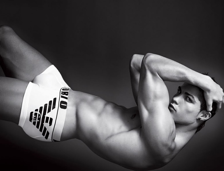 Ronaldo l&agrave; mẫu nam ăn kh&aacute;ch cho c&aacute;c quảng c&aacute;o đồ l&oacute;t