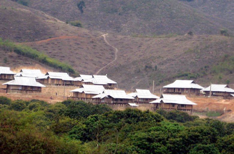 Một bản t&aacute;i định cư dự &aacute;n thủy điện Sơn La