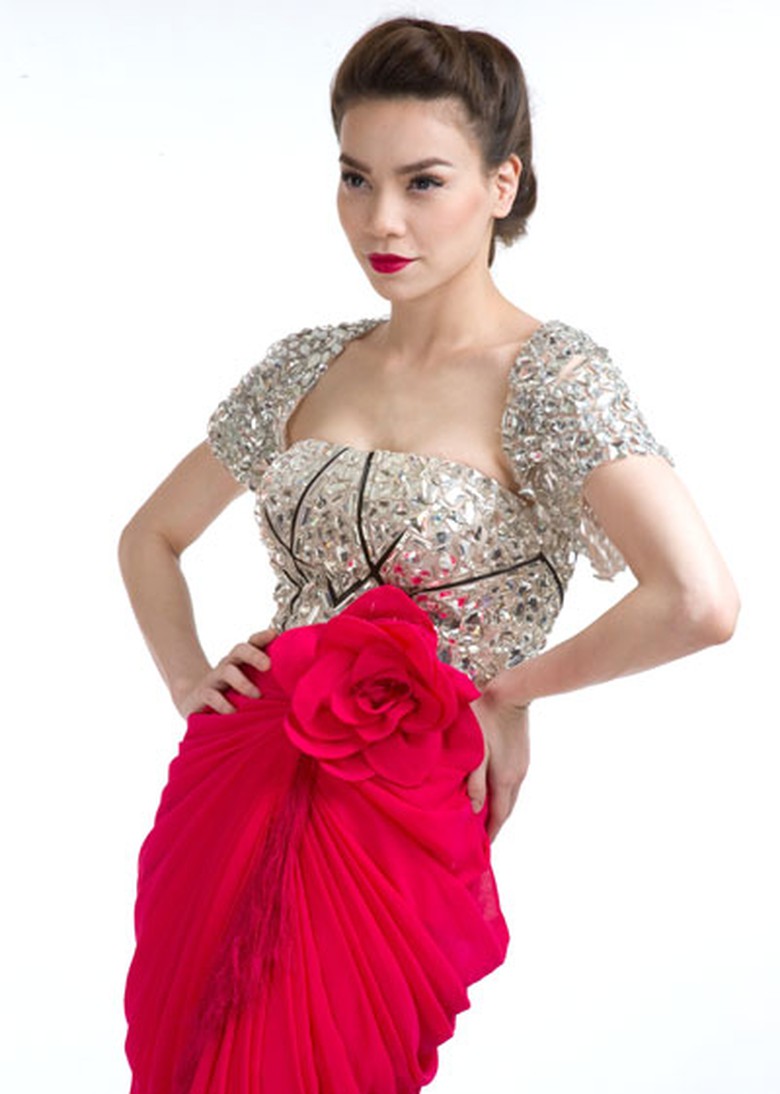 H&agrave; Hồ chọn c&aacute;ch trả lời nước đ&ocirc;i về sự ra đi v&agrave; ở lại của m&igrave;nh trong cuộc h&ocirc;n nh&acirc;n với Cường đ&ocirc;la