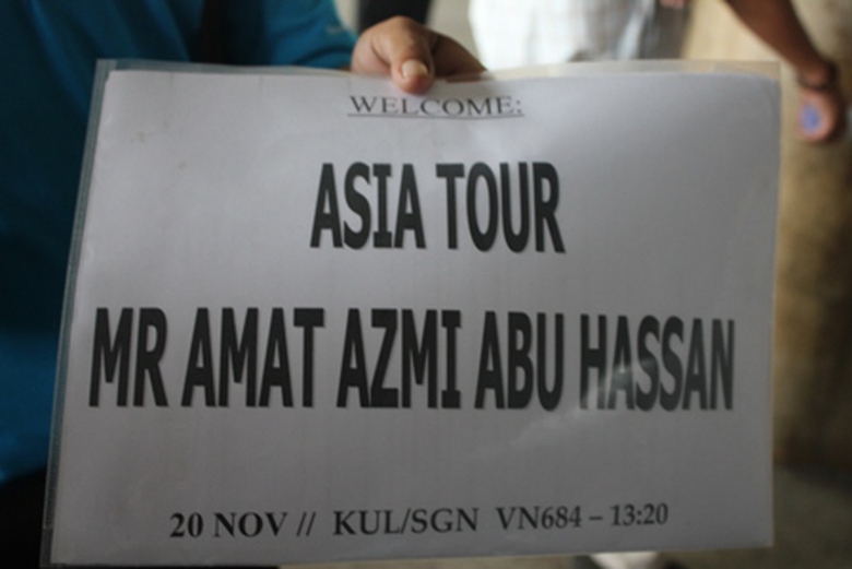 Họ hoang mang v&igrave; kh&ocirc;ng biết những chuyến bay chở người th&acirc;n của họ kh&ocirc;ng biết khi n&agrave;o tới