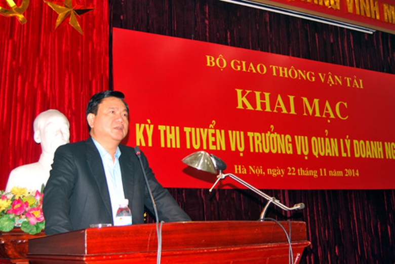 Bộ trưởng Đinh La Thăng ph&aacute;t biểu tại buổi khai mạc kỳ thi.