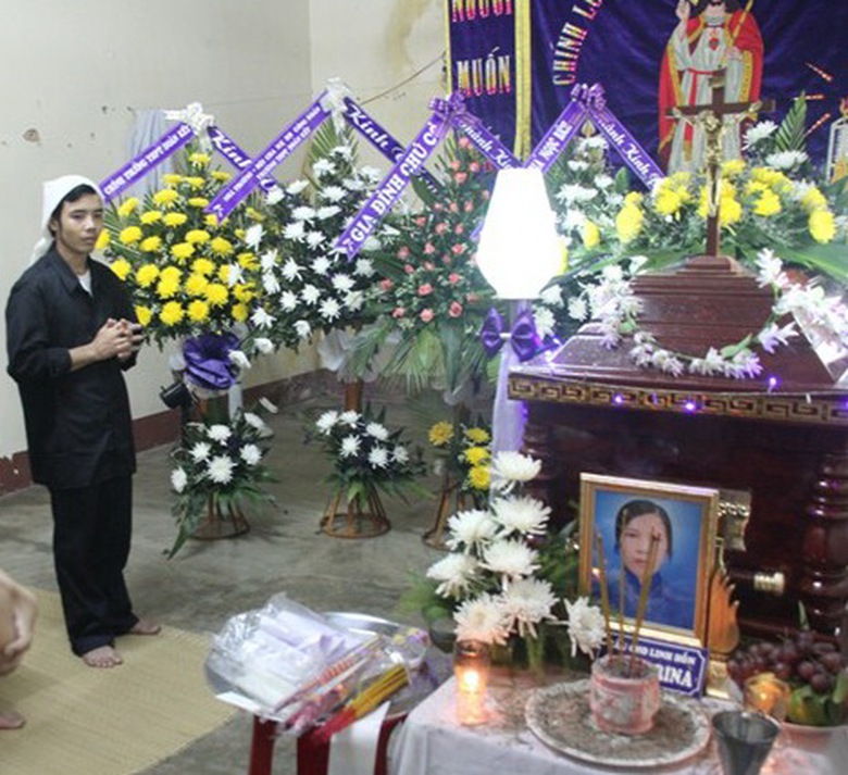 Đ&aacute;m tang b&agrave; Lan 