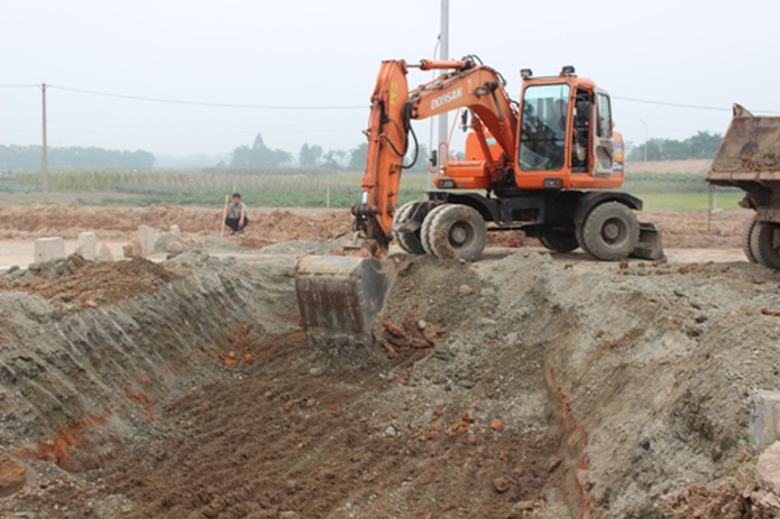 Cienco 4 ngay lập tức đ&atilde; tập trung m&aacute;y m&oacute;c, thiết bị để thi c&ocirc;ng