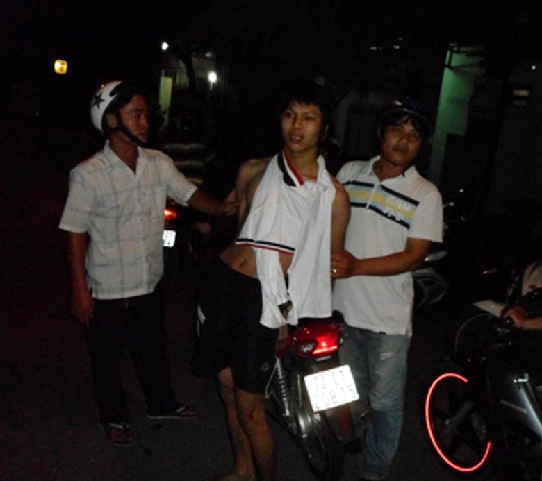 Hai hiệp sĩ đ&atilde; t&oacute;m gọn t&ecirc;n trộm xe honda wave biển số 72C1-20815