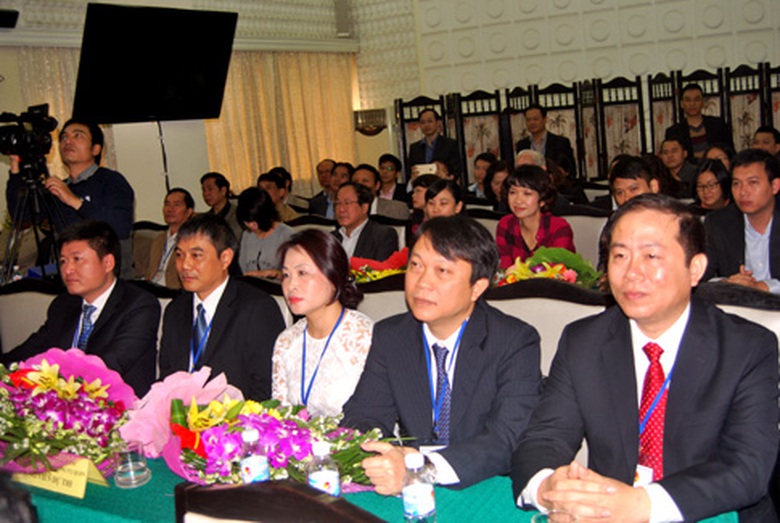 &Ocirc;ng Vũ Anh Minh l&agrave; người ngồi đầu ti&ecirc;n (b&ecirc;n phải) tại kỳ thi tuyển Vụ trưởng Vụ QLDN.
