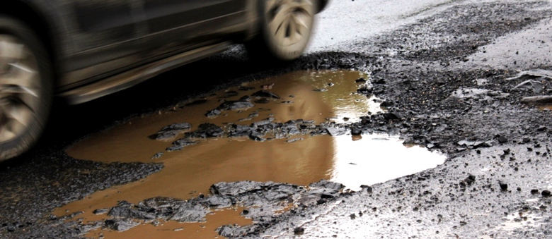 Theo &ocirc;ng Trương Phương, Ch&aacute;nh Văn ph&ograve;ng Ban ATGT tỉnh Ph&uacute; Y&ecirc;n cho biết, ban c&oacute; kế hoạch kiểm tra c&aacute;c nh&agrave; thầu kh&ocirc;ng tu&acirc;n thủ c&ocirc;ng t&aacute;c đảm bảo ATGT trong qu&aacute; tr&igrave;nh thi c&ocirc;ng trước thực trạng n&agrave;y.